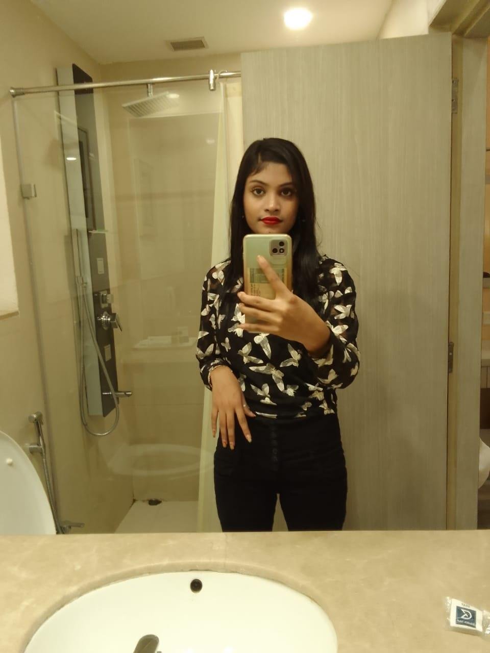  call girl in Kirti Nagar